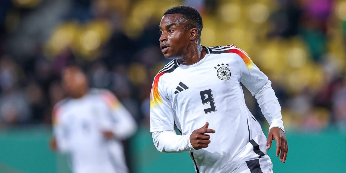 Transfergerüchte: Gladbach verbessert Angebot – Moukoko zurück in die Bundesliga?